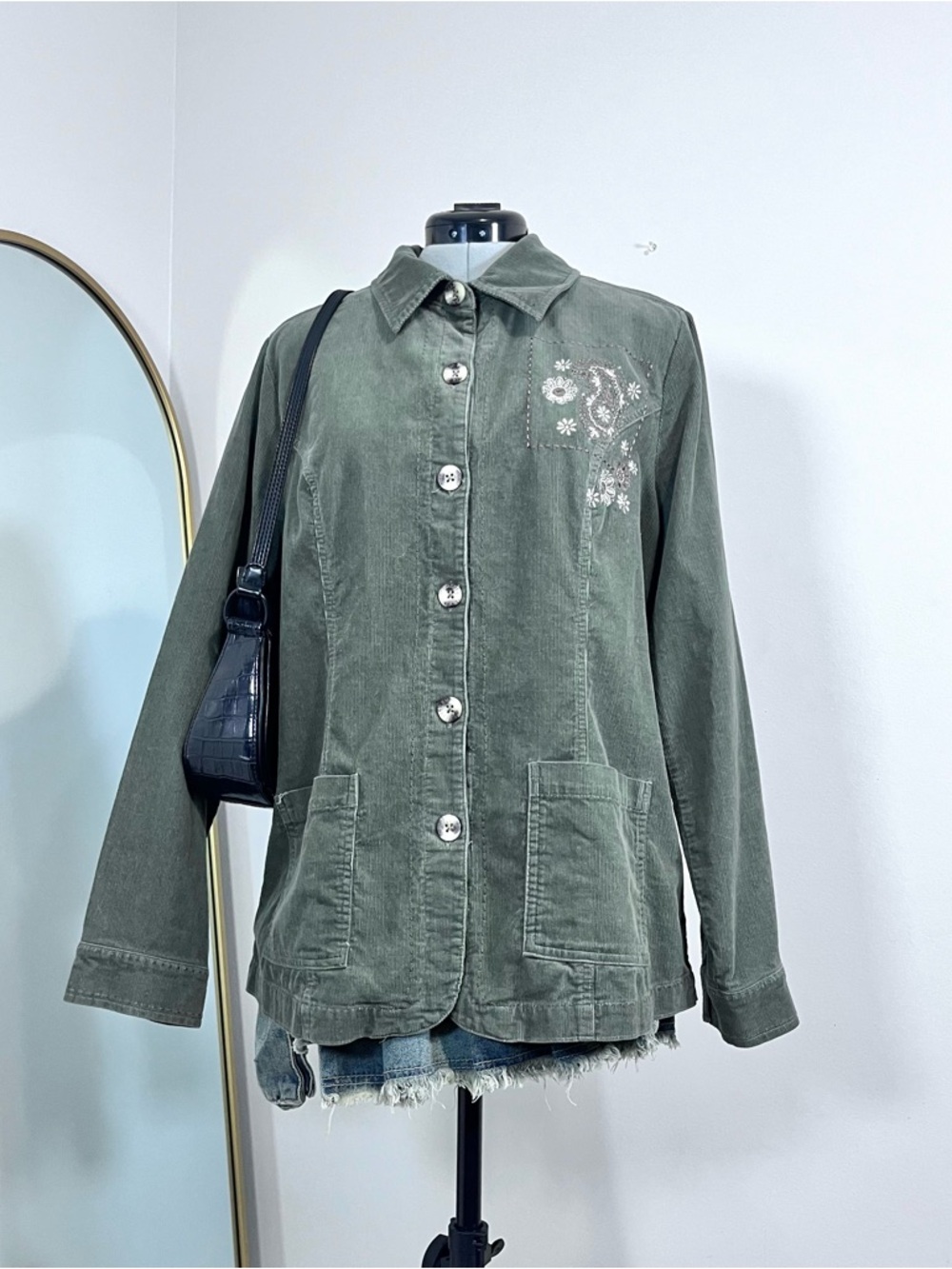 Classic Elements Vintage Green Floral Embroidered Button-Up Jacket